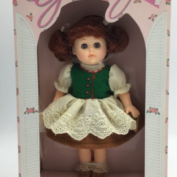 Ginny Vogue Beautiful Gretel 1984 Dakin Collectible Ornamental Character Display - Picture 8 of 12
